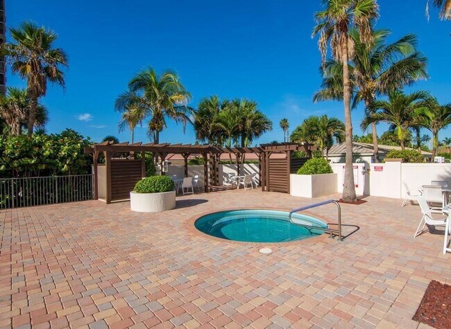 Building Photo - Vacation Awaits! Paradise Found!