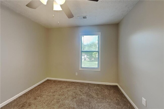 Building Photo - 815 Riverstone Ln