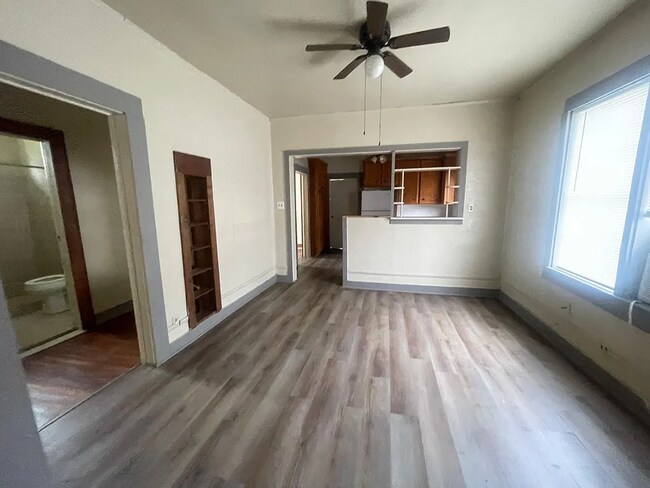 Building Photo - 5115 N Main St