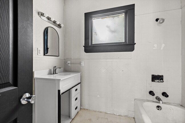 Building Photo - 3007 Parrott Ave