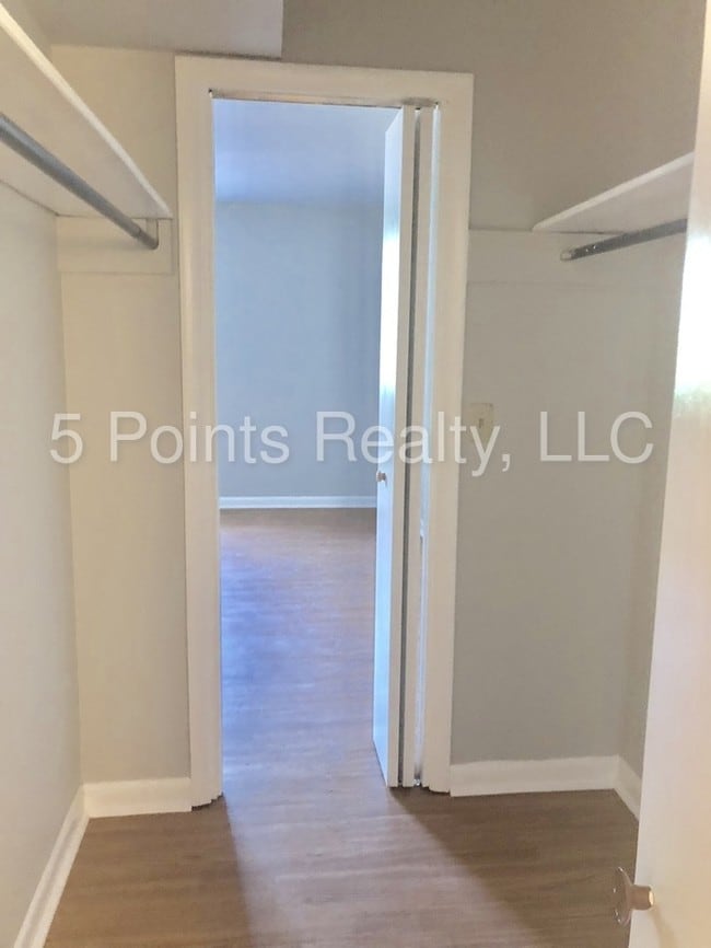 Building Photo - 420 Walton Ln