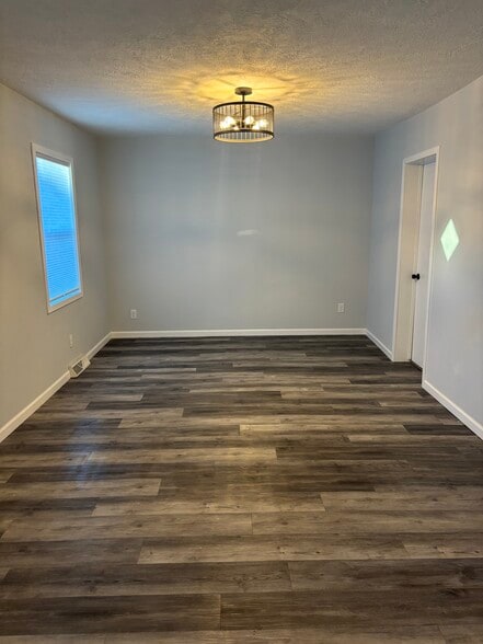 Building Photo - 620 S Rowley St