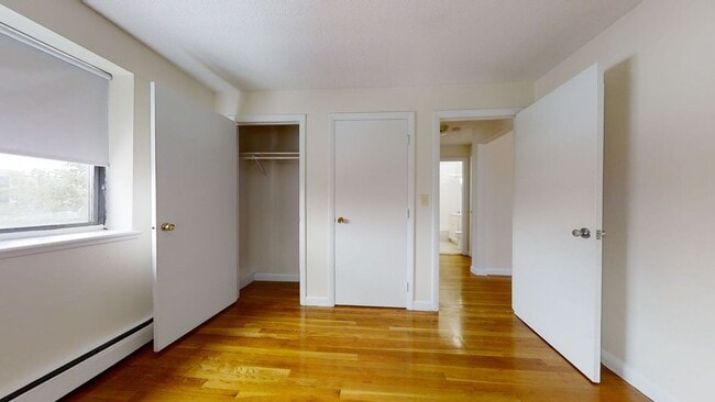 Building Photo - 122 Dustin St