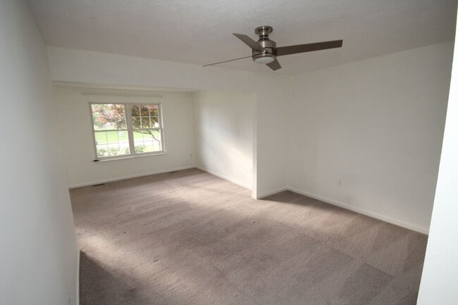 Building Photo - *Coming Soon*  Upgraded End Unit Townhome ...