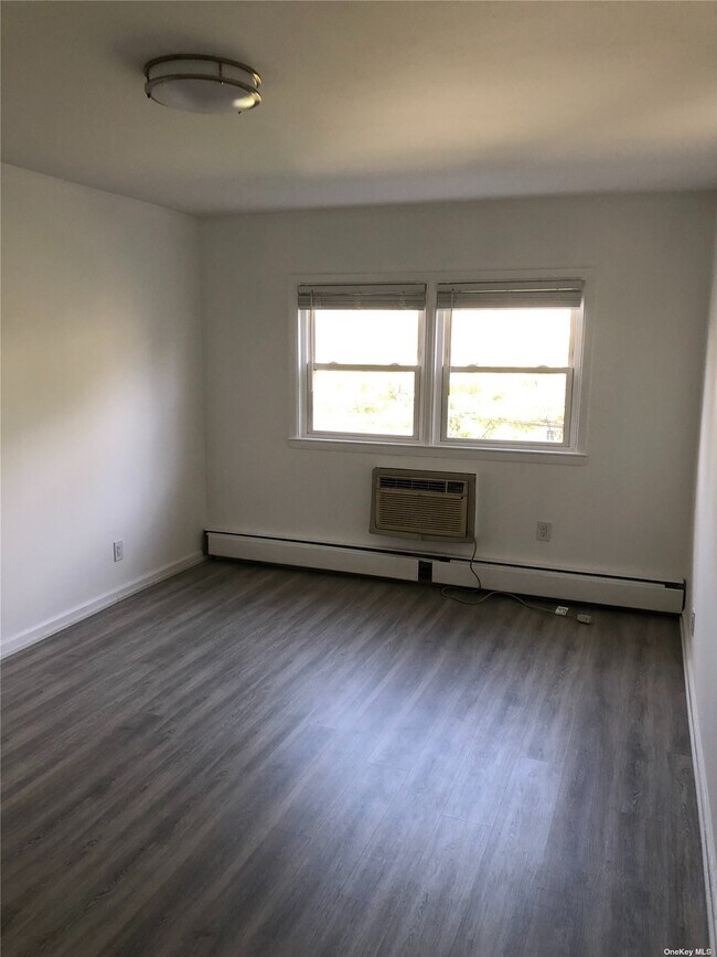 Building Photo - 61-29-61219 219th St