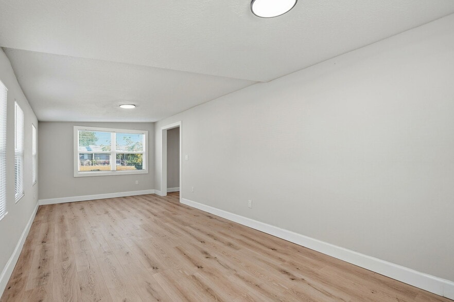 Building Photo - 3128 Bay St