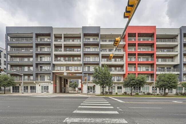 Building Photo - 4361 S Congress Ave