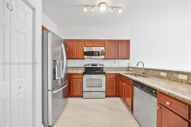 Building Photo - 3728 NE 3rd Ct