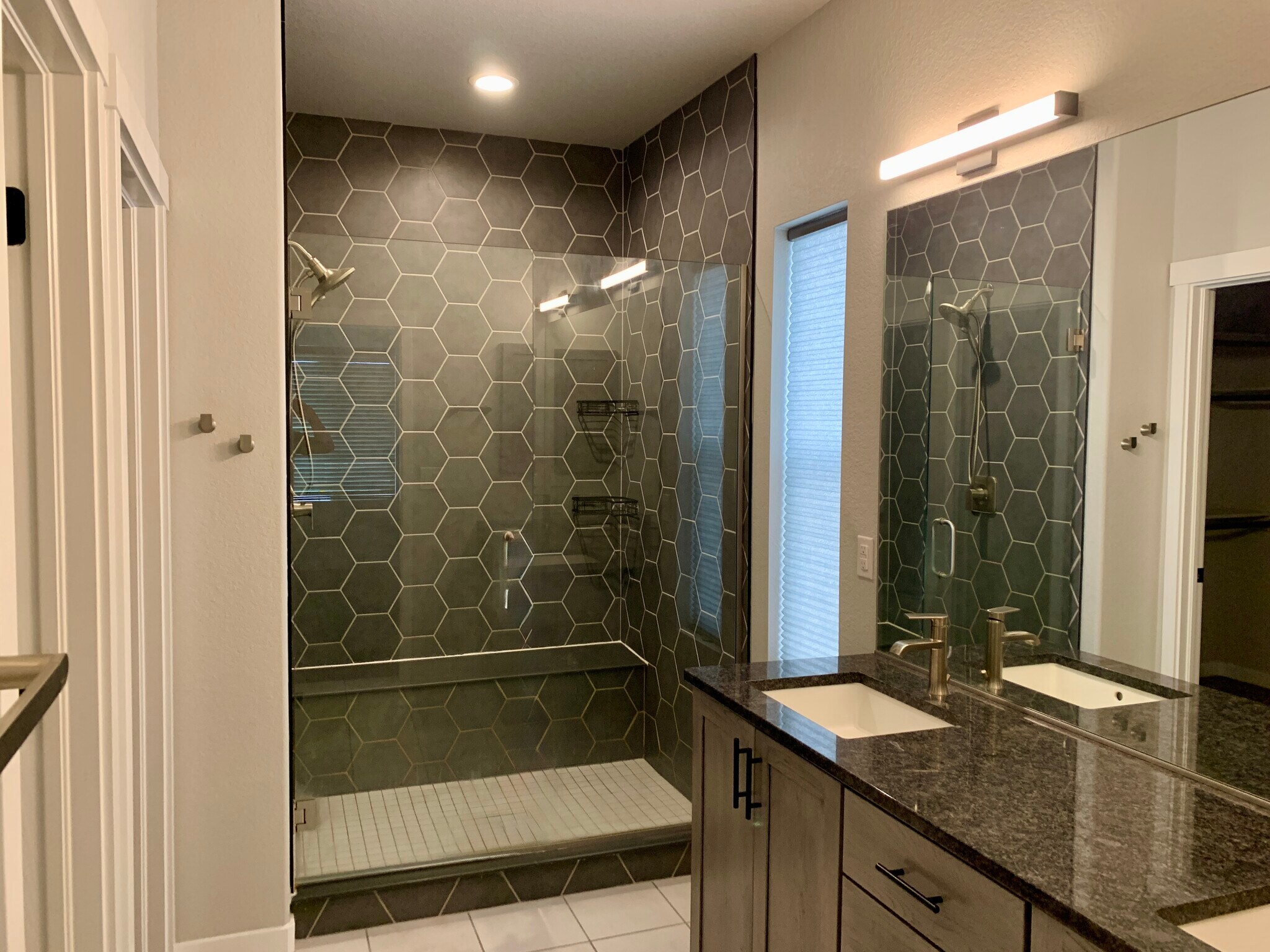 Building Photo - 6461 Vistancia Ave