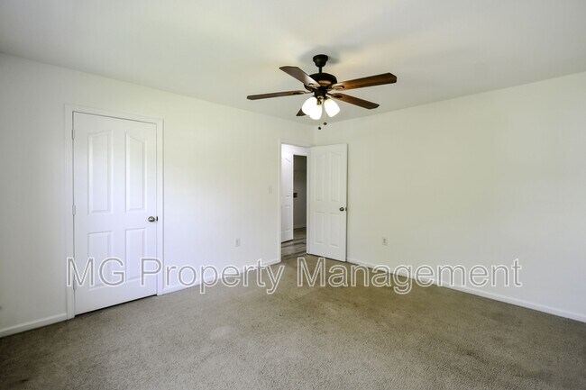 Building Photo - 722 Overlook Rd