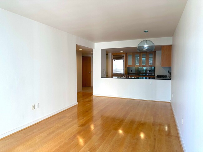 Building Photo - Luxury Living at The Metropolitan 1BR/1BA/...