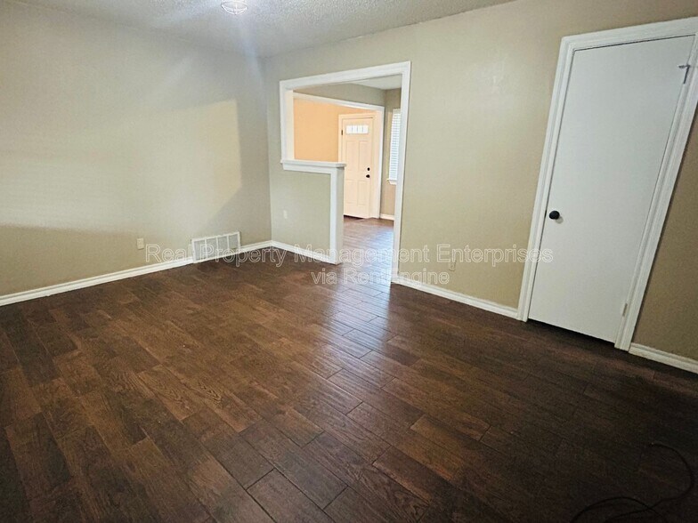 Building Photo - 701 NW 2nd St