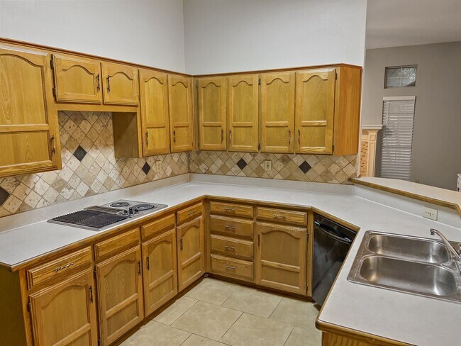 Building Photo - Charming 3 Bed, 2 Bath Home in Prime Fort ...