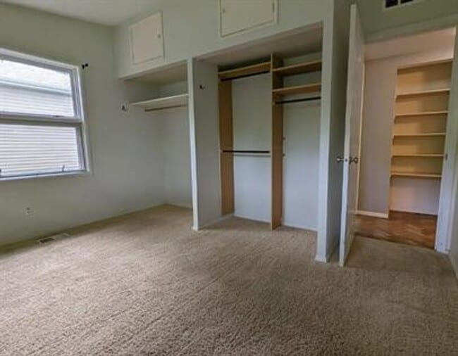 Building Photo - 714 Breen Dr