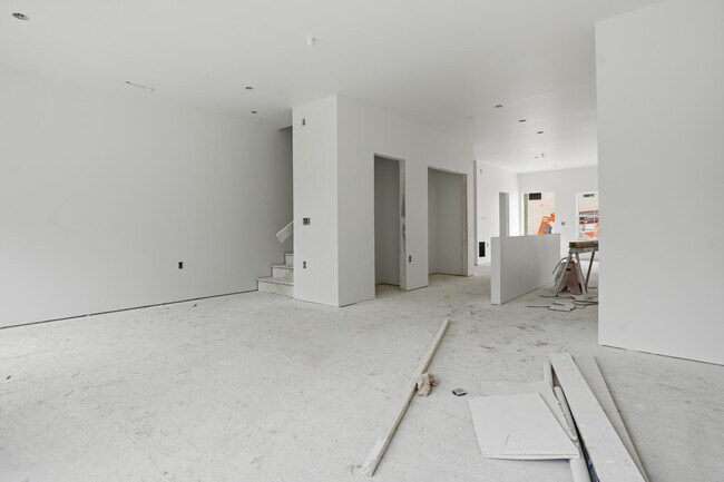 Building Photo - 119 Kettle Moraine Dr S