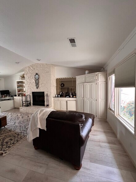 Building Photo - 9705 Pebble Beach Dr NE