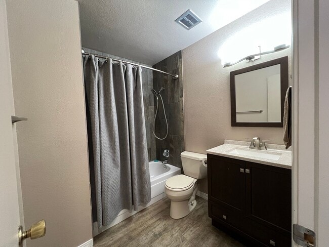 Building Photo - 4 Bedroom Updated Home in Garden Ranch