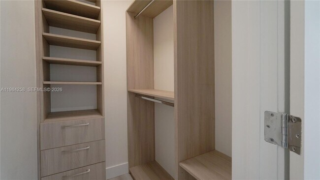 Building Photo - 255 Grant Dr