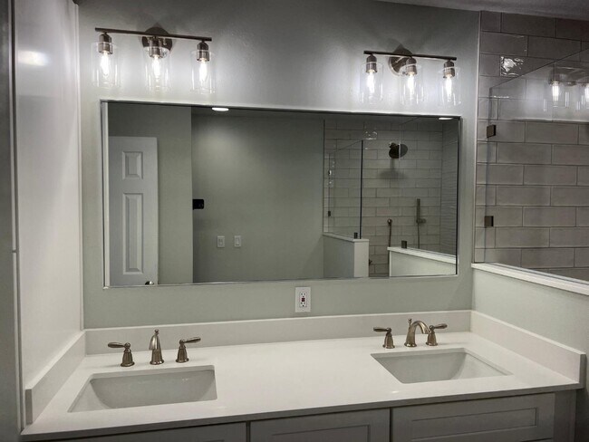 Building Photo - 212 S Dakota Ave