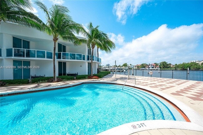 Building Photo - 1945 S Ocean Dr