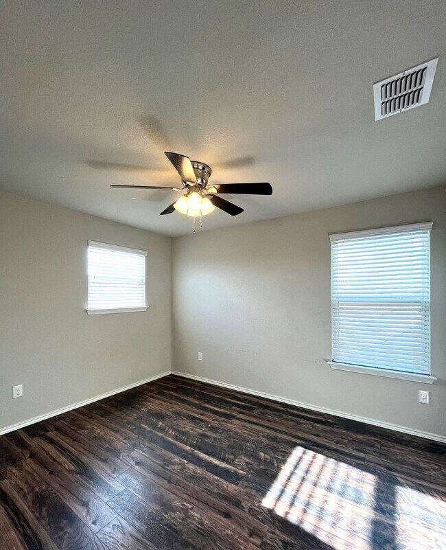 Building Photo - 10011 Raspberry Oak