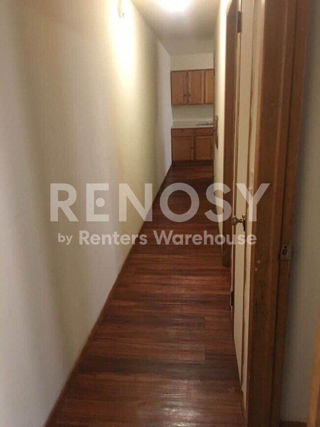 Building Photo - Wonderful 2BD / 1 BA DUPLEX  in Minneapolis Available 1/1/2024!