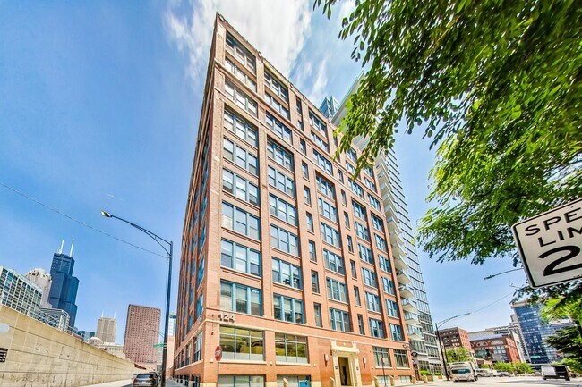 Primary Photo - 124 W Polk St