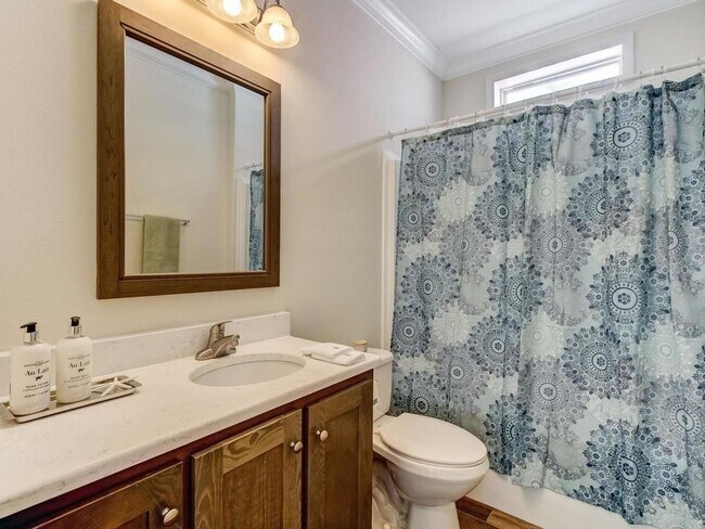 Building Photo - Historic Downtown Fernandina Home! Close t...