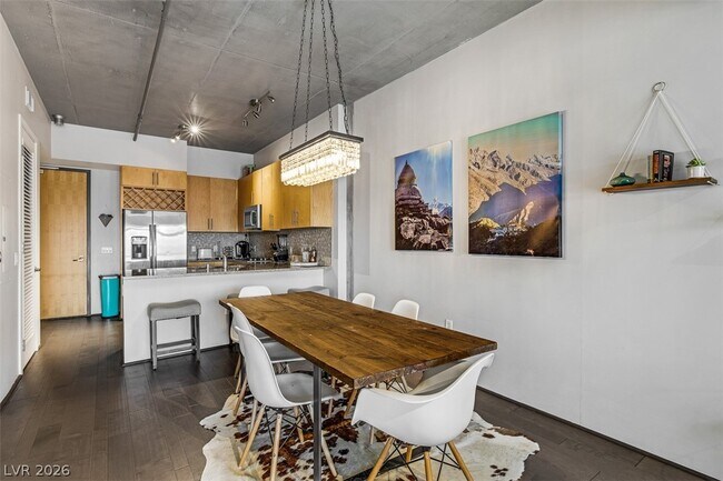 Building Photo - 353 E Bonneville Ave