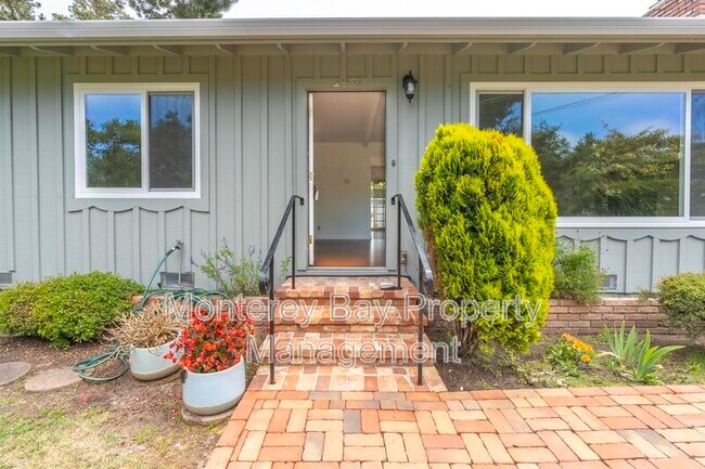 Building Photo - 2937 Lupin Ln