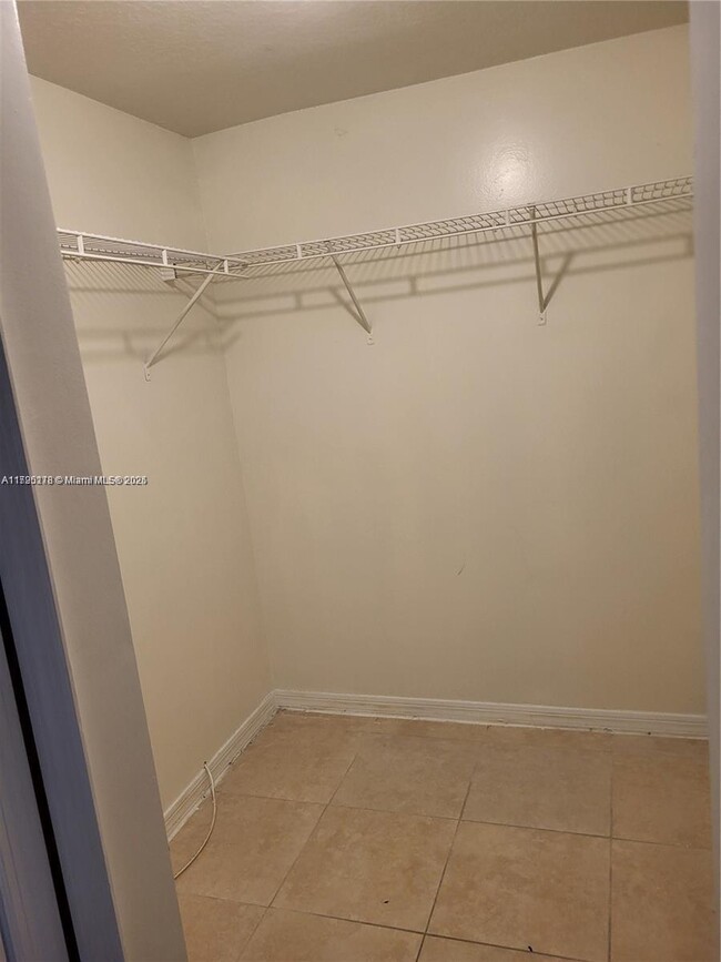 Building Photo - 1260 SE 31st Ct