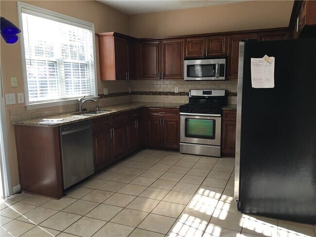 Building Photo - 655 Alstonefield Dr