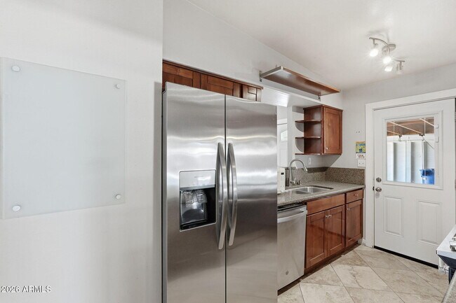 Building Photo - 1609 E Gaylon Dr