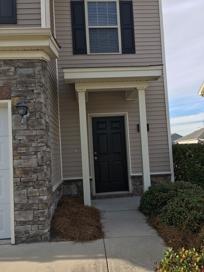 Building Photo - Townhome Available in Richmond Hill City Limits!