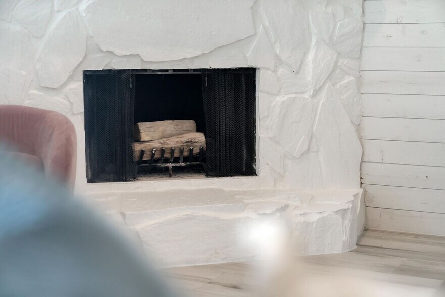 Building Photo - 555 S Gulf Dr