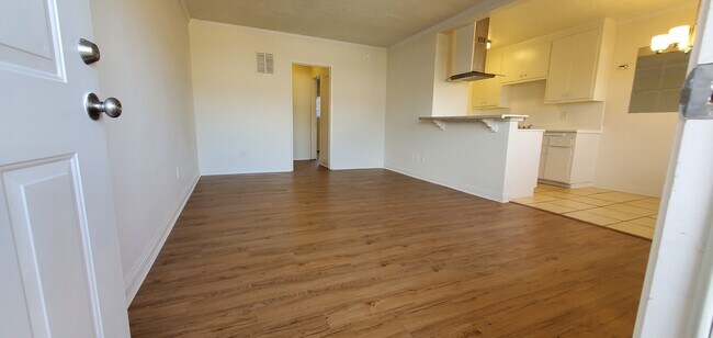 Building Photo - 4320 Russell Ave