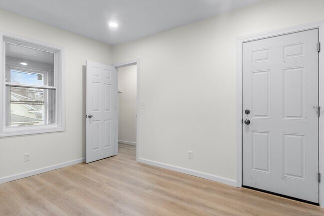 Building Photo - 3 James St