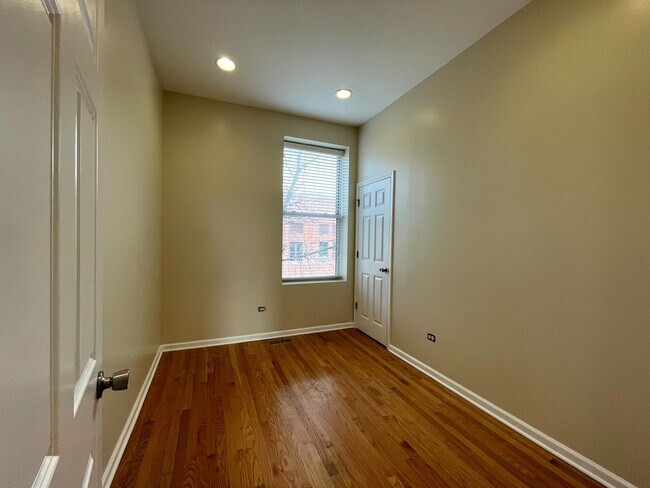 Building Photo - 2809 W Wabansia Ave