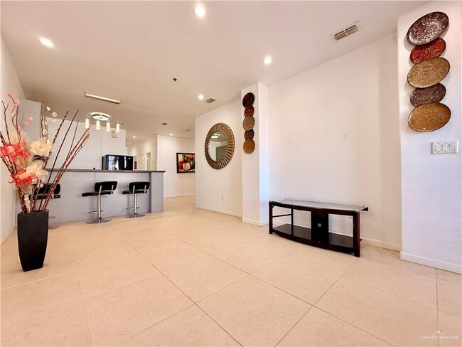 Building Photo - 38 Travis St