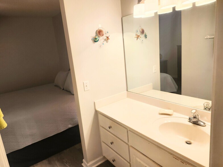 Building Photo - 17462 Front Beach Rd