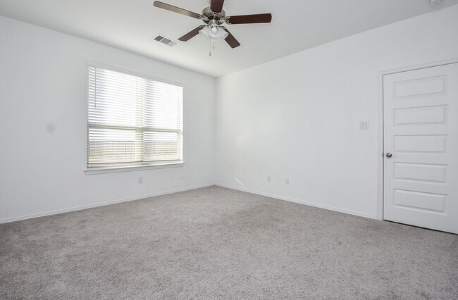 Building Photo - 5715 Aurora Grns Ln