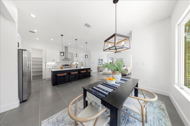 Building Photo - 110 Diamond Head Dr