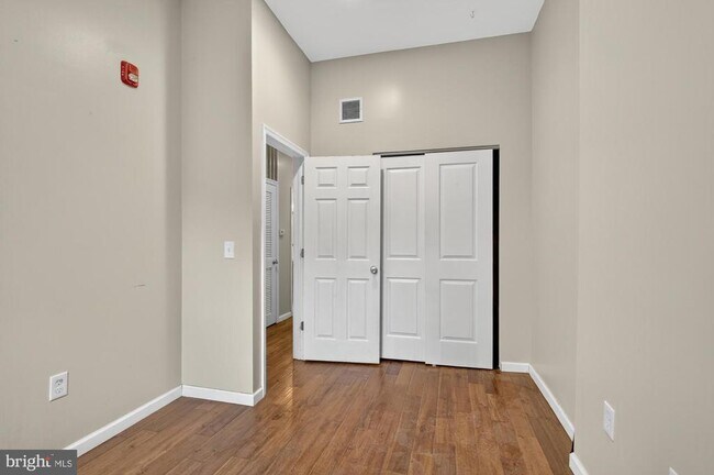 Building Photo - 4420 Chestnut St