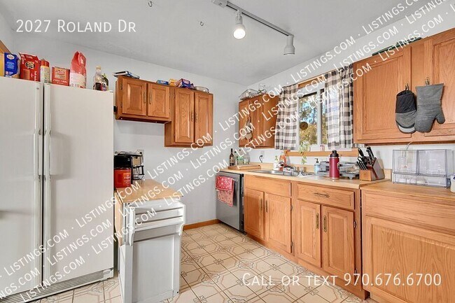 Building Photo - 2027 Roland Dr