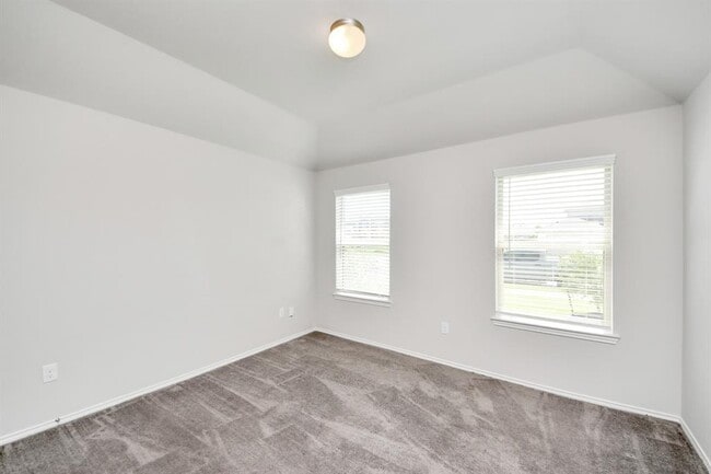 Building Photo - 2214 Welborn Dr