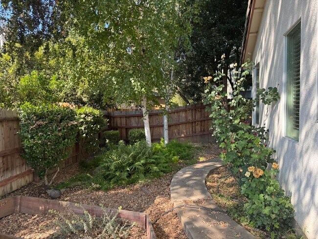 Building Photo - Home for Rent in Carmichael, CA