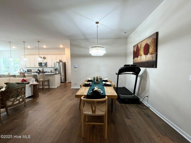 Building Photo - 742 Carnegie court