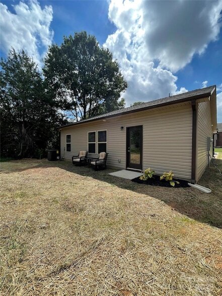 Building Photo - 2734 Kendrick Ave