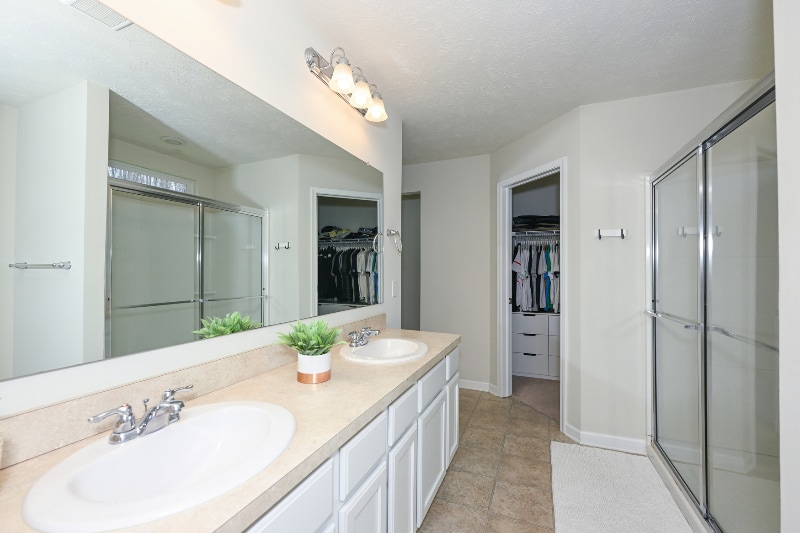 Building Photo - 4816 Lake View Dr