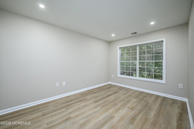 Building Photo - 114 Watson Ave